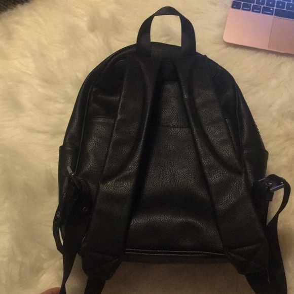 Desa Backpack - Picture 2 of 4